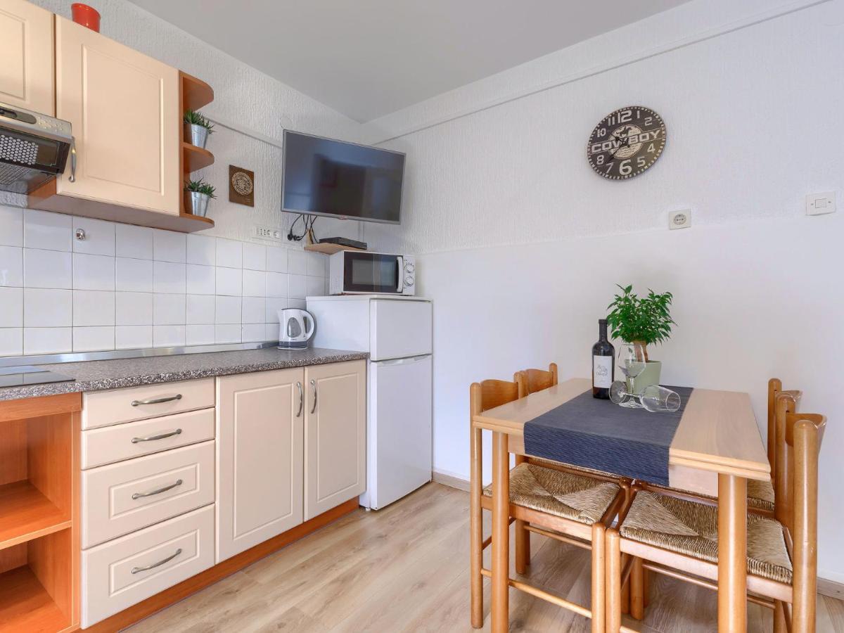 Apartment Zrinka-2 By Interhome بوريتش المظهر الخارجي الصورة